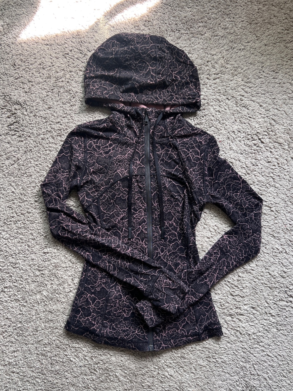 $128 Lululemon Hooded Define Jacket *Nulu Lacescape Spanish Rose Black size 2